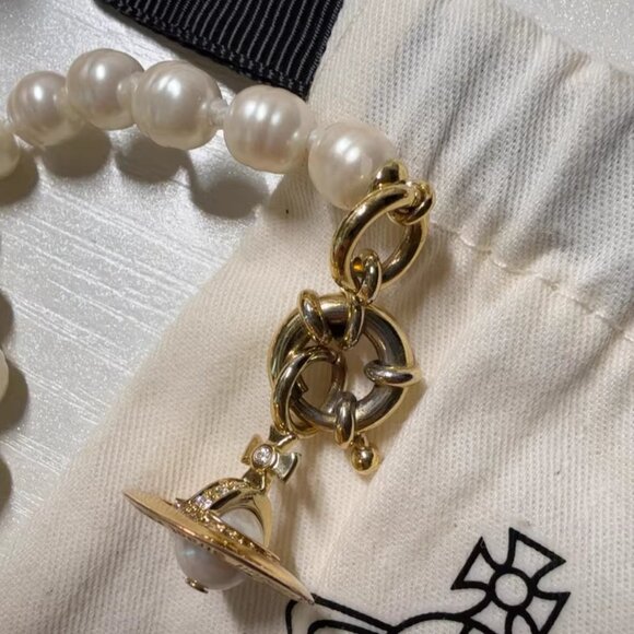 Vivienne Westwood Pearl Bracelet – Iconic Gold Orb Charm, Elegant & Timeless - Picture 3 of 4